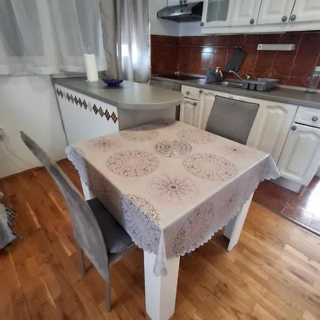 Opremljen Apartman Sa Balkonom I Netflixom * Split