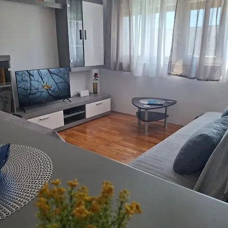 Opremljen Apartman Sa Balkonom I Netflixom *