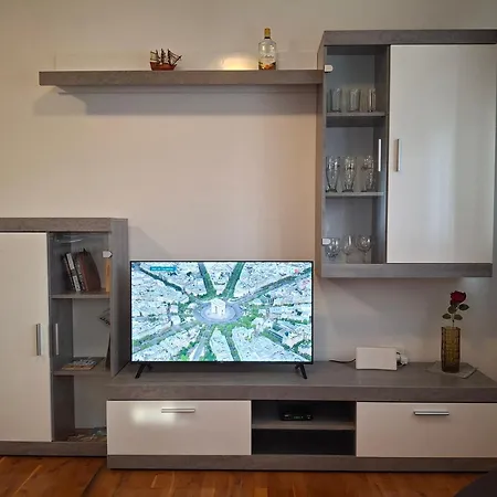 Apartamento Opremljen Apartman Sa Balkonom I Netflixom
