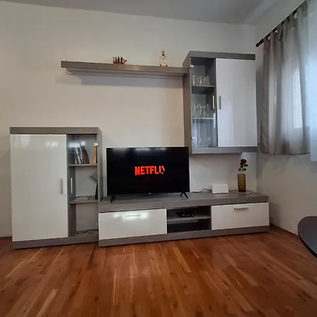 Opremljen Apartman Sa Balkonom I Netflixom Apartamento *