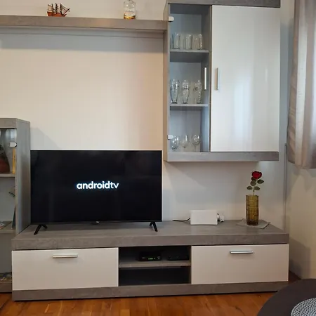 Opremljen Apartman Sa Balkonom I Netflixom Apartamento *