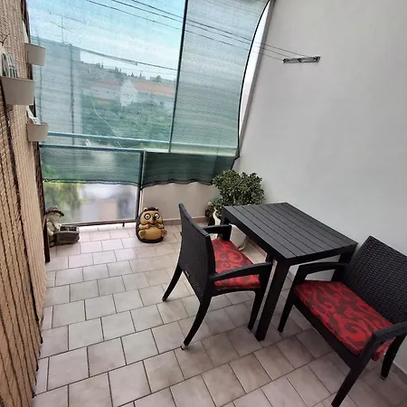 Opremljen Apartman Sa Balkonom I Netflixom * Split