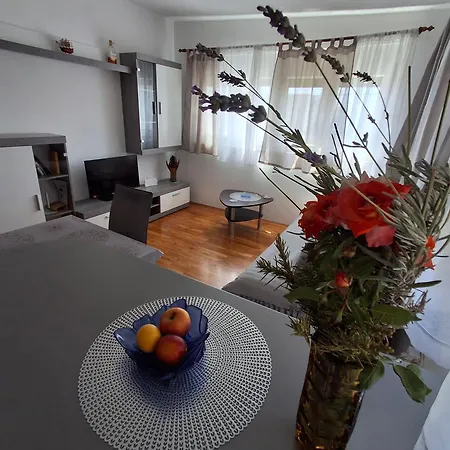 Opremljen Apartman Sa Balkonom I Netflixom * Split