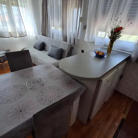 Opremljen Apartman Sa Balkonom I Netflixom *