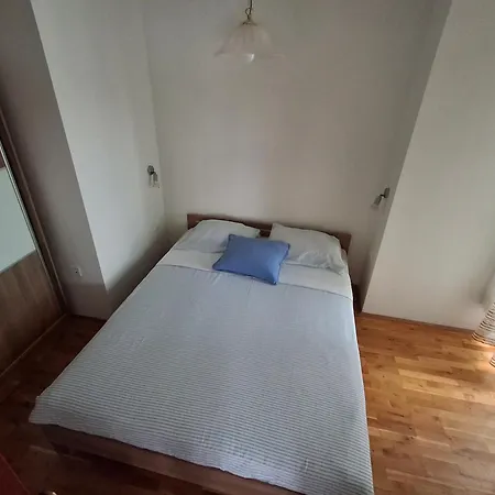 Opremljen Apartman Sa Balkonom I Netflixom * Split