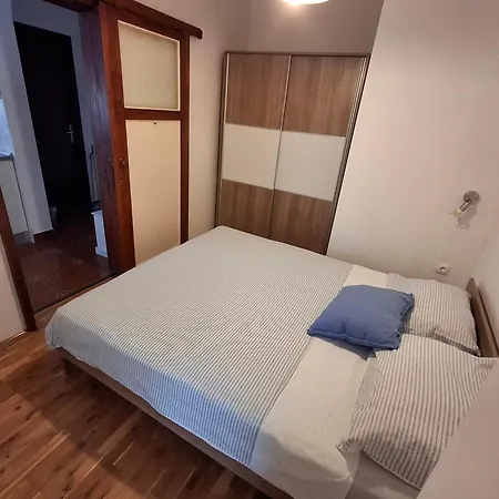 Opremljen Apartman Sa Balkonom I Netflixom