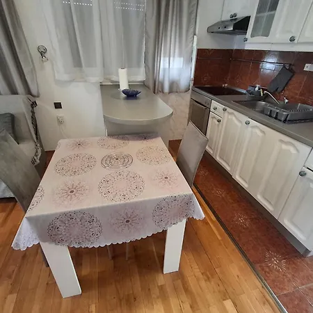 Opremljen Apartman Sa Balkonom I Netflixom Apartamento