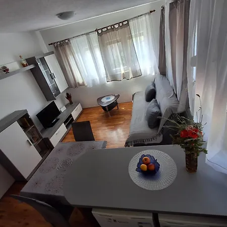 Opremljen Apartman Sa Balkonom I Netflixom Apartamento