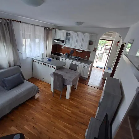 Opremljen Apartman Sa Balkonom I Netflixom Split