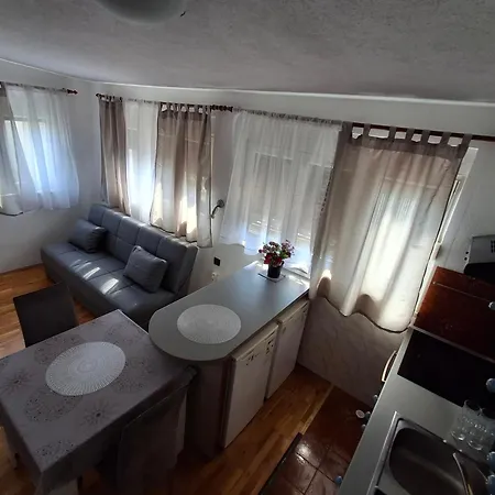 Opremljen Apartman Sa Balkonom I Netflixom Apartamento *