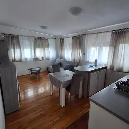 Apartamento Opremljen Apartman Sa Balkonom I Netflixom *