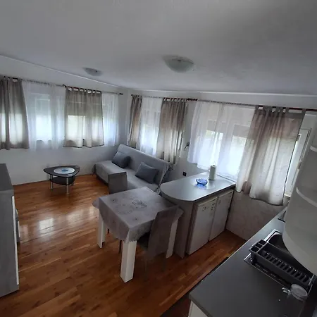 Opremljen Apartman Sa Balkonom I Netflixom * Split