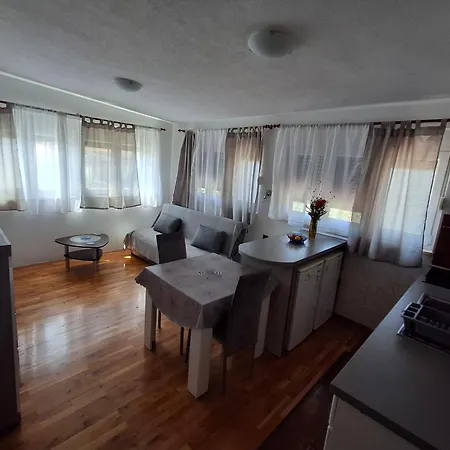 Apartamento Opremljen Apartman Sa Balkonom I Netflixom *